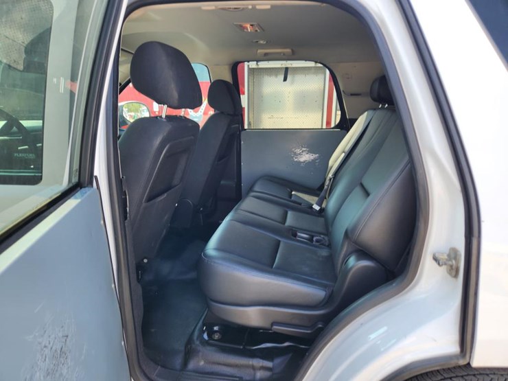 2013-chevrolet-tahoe-image-25