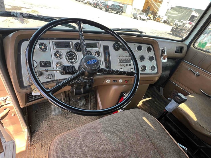1995-ford-lt9000-image-33