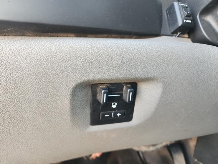 2014-chevrolet-2500-image-44