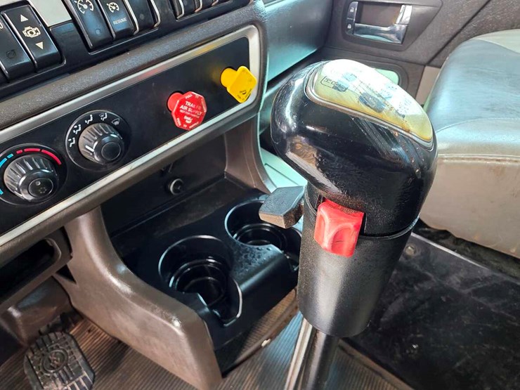 2015-kenworth-t800-image-23