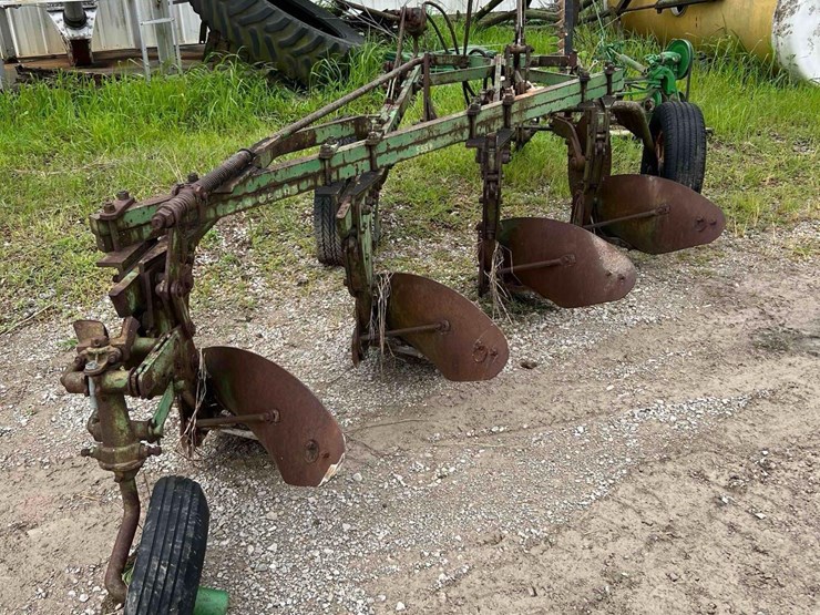 john-deere-model-555h-4btm-pull-type-plow-image-8