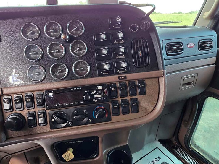 2010-peterbilt-367-image-26