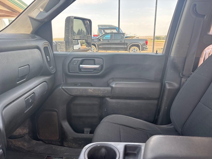 2021-chevrolet-silverado-3500hd-image-17
