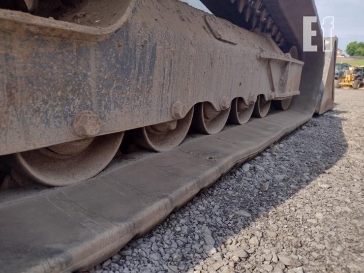2019-bobcat-t740-image-33