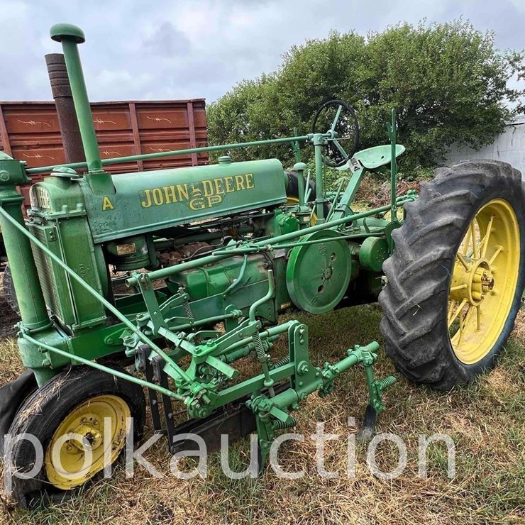 JOHN DEERE A