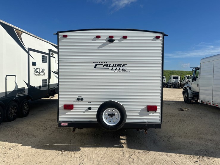 2018-forrest-river-cruise-lite-camper-image-4