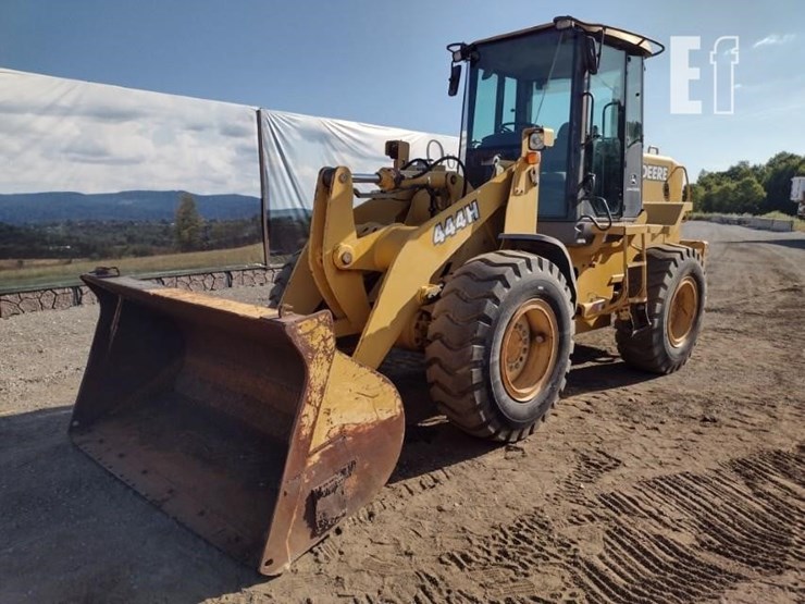 2003-deere-444h-image-32