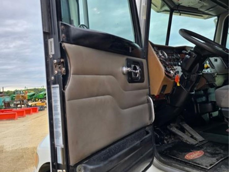 2006-peterbilt-335-image-20