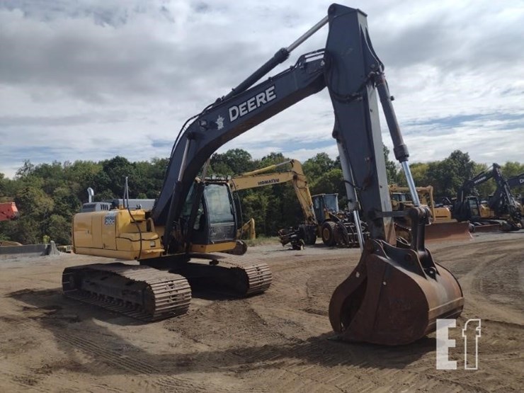2013-deere-210g-lc-image-52