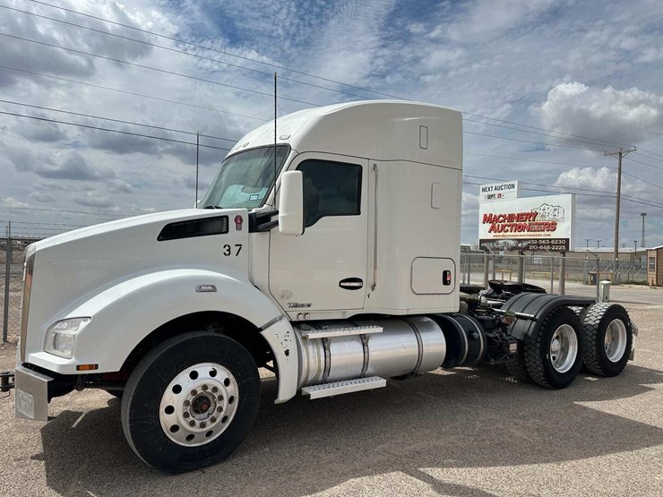 2018-kenworth-t880-image-1