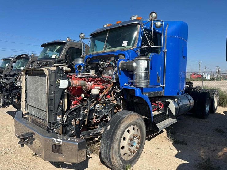2013-kenworth-t800-image-1