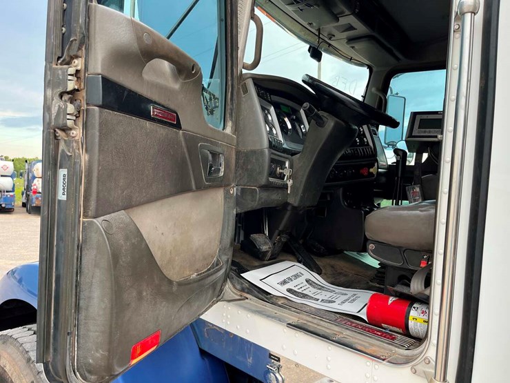 2014-kenworth-t800-image-4