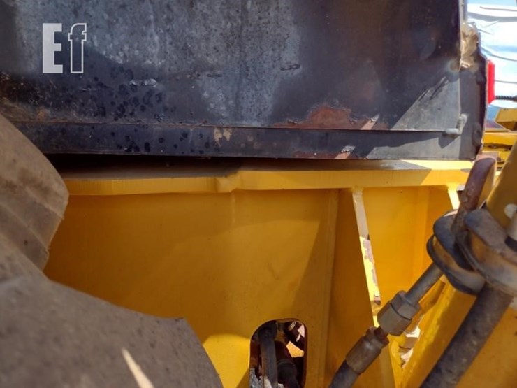 2004-caterpillar-420d-image-27