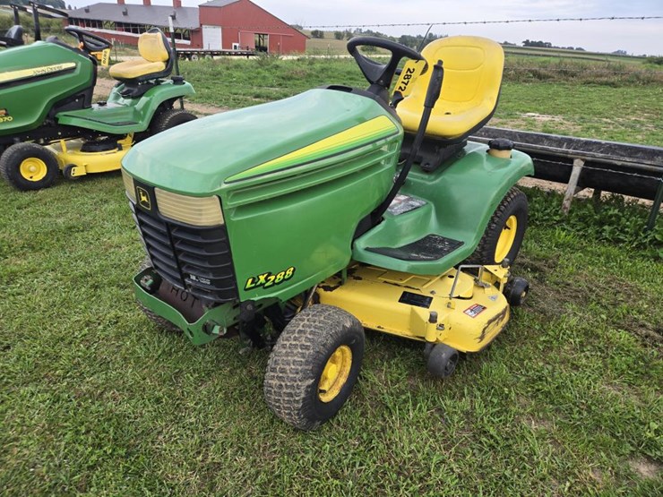 john-deere-lx288-image-1