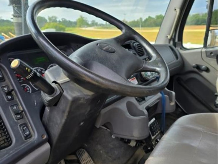 freightliner-114sd-image-50