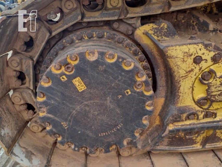 2015-komatsu-d61ex-23-image-34