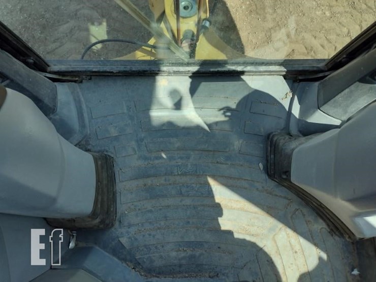 2015-caterpillar-420f-image-14