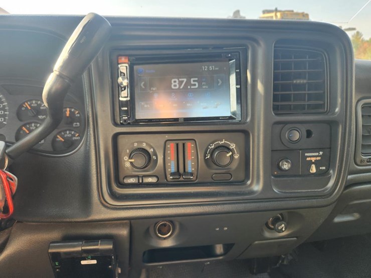 2006-chevrolet-2500-image-40