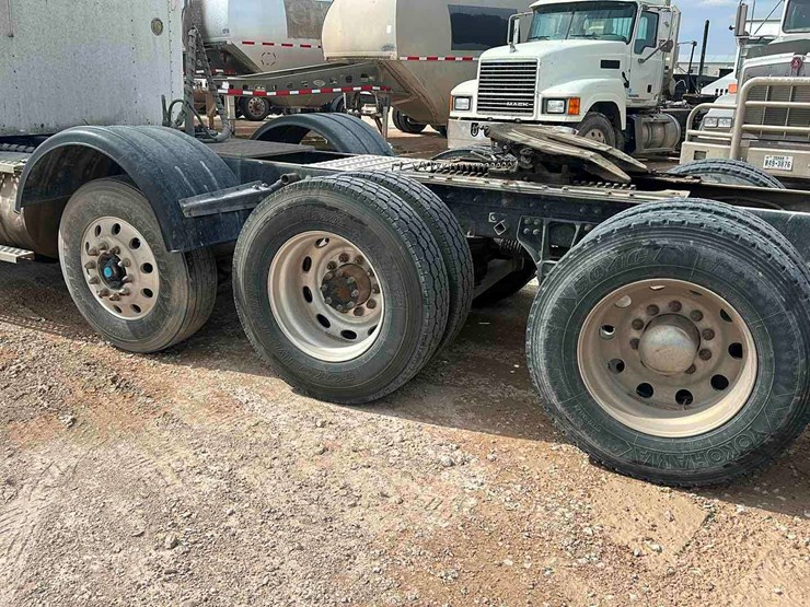 2012-kenworth-t800-image-5