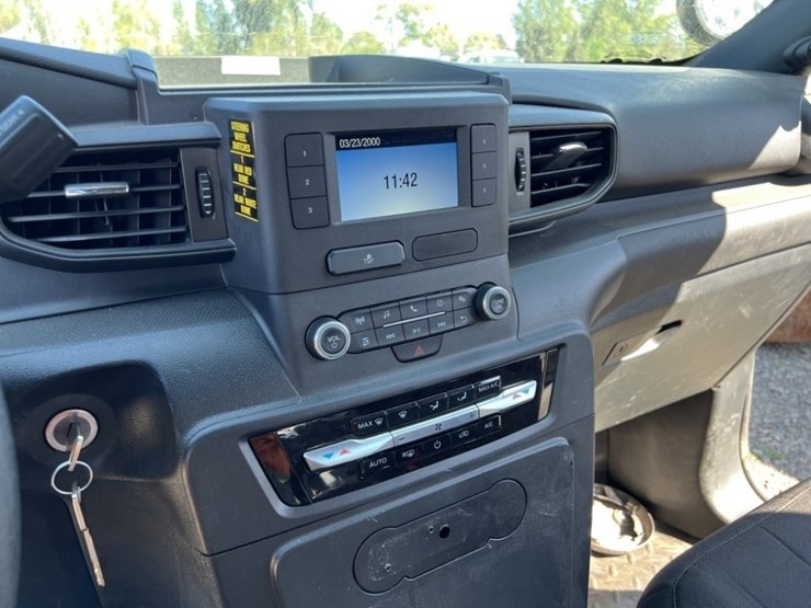 2023-ford-explorer-image-21
