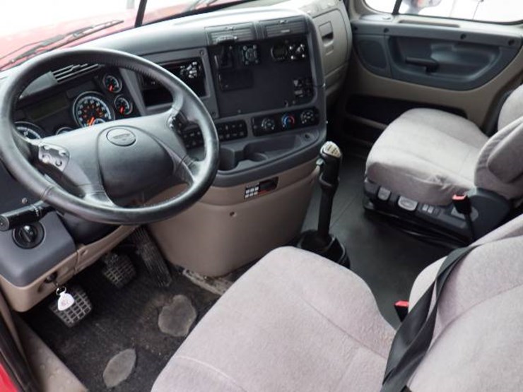 2017-freightliner-cascadia-125-image-10