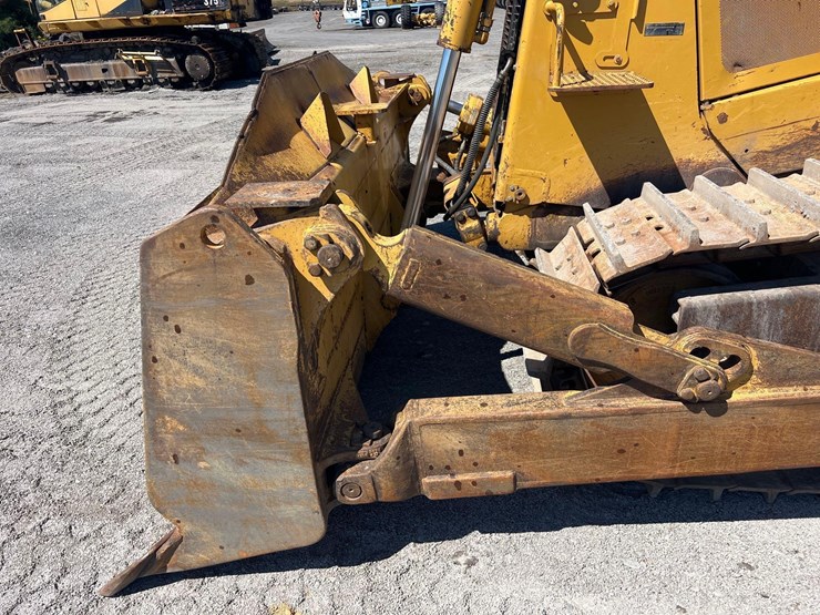 2012-caterpillar-d8t-image-12