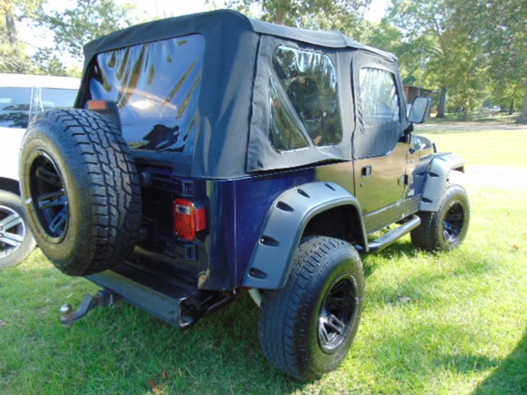 2002-jeep-wrangler-sport-image-4