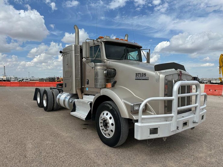 2012-kenworth-t800-image-3