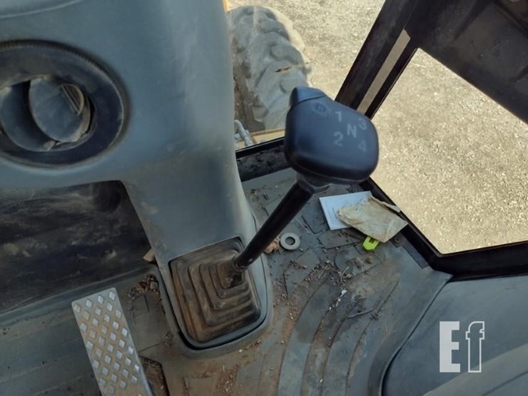 2004-caterpillar-420d-image-8