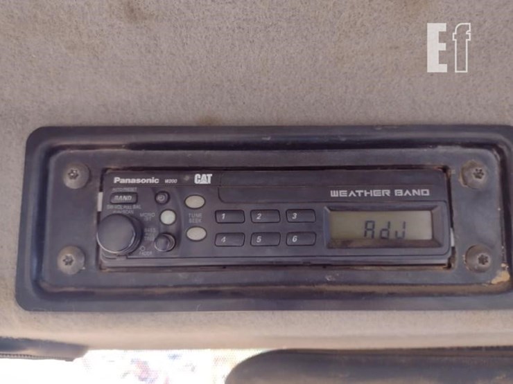 2004-caterpillar-420d-image-10