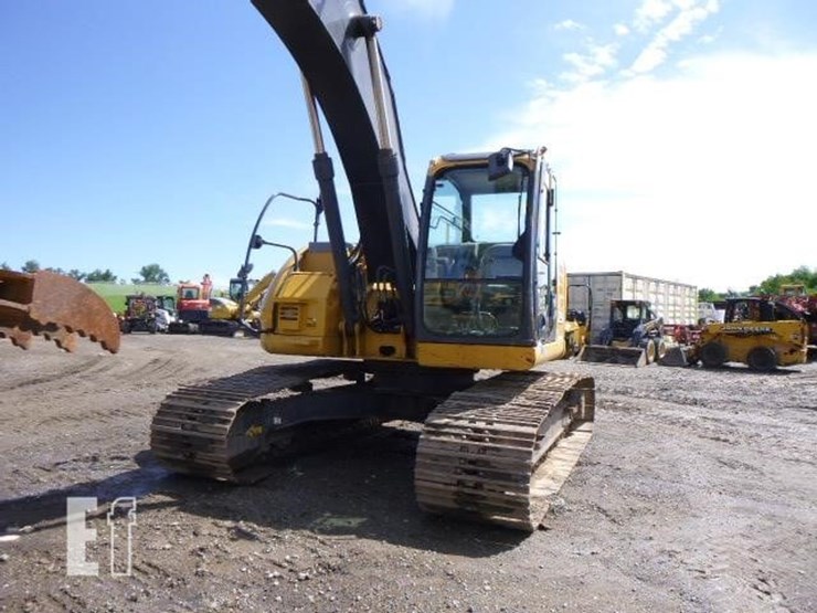 2011-deere-225d-lc-image-44