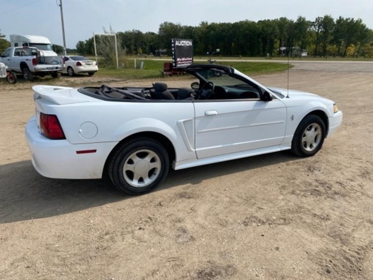 2000-ford-mustang-mach-e-image-5