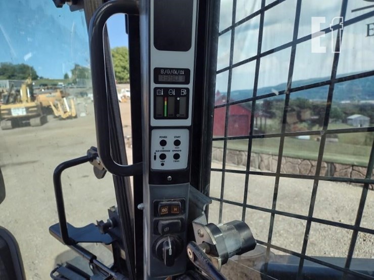2015-new-holland-c232-image-7