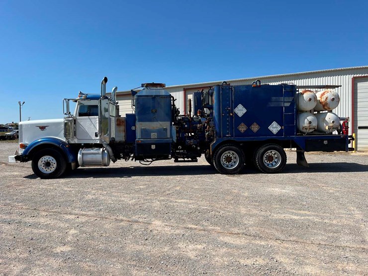 2008-peterbilt-367-image-4