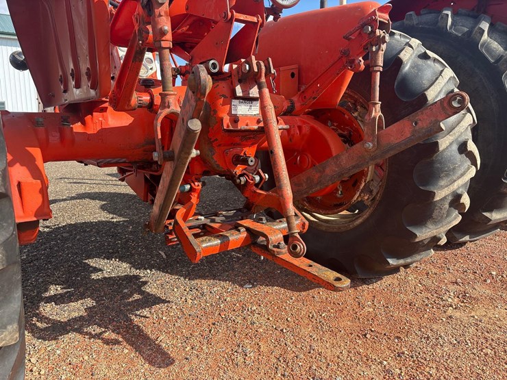 allis-chalmers-d15-tractor-image-9