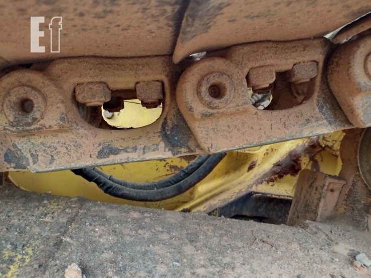 2015-komatsu-d61ex-23-image-30