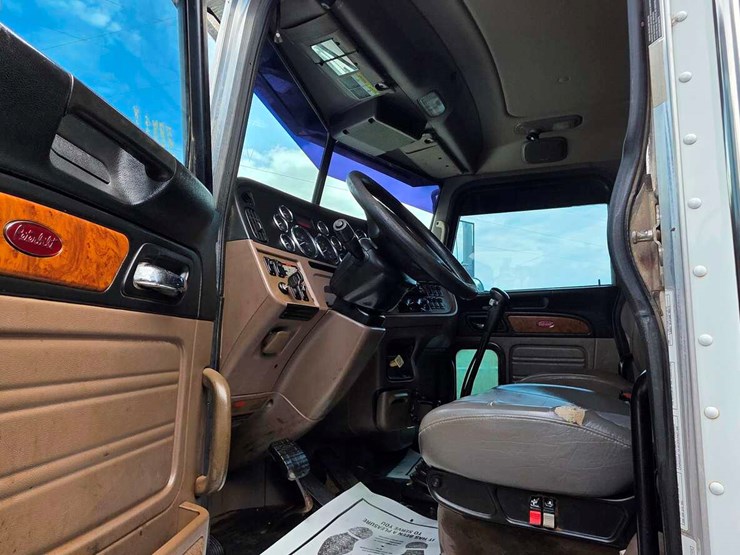 2010-peterbilt-367-image-24