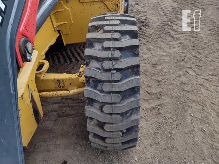 2020-deere-410l-image-22