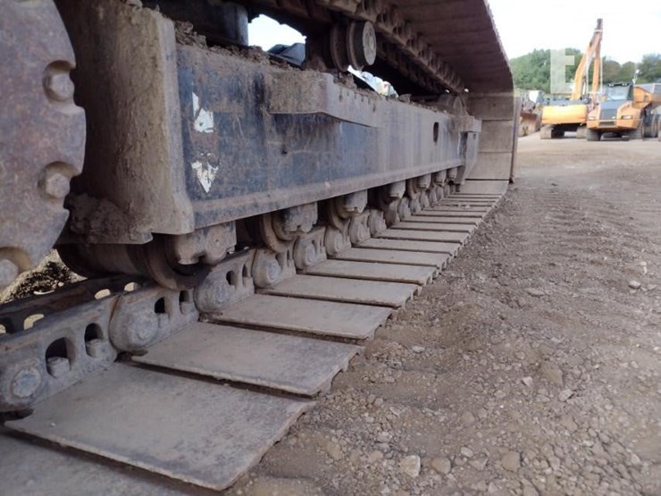 2010-deere-120d-image-39