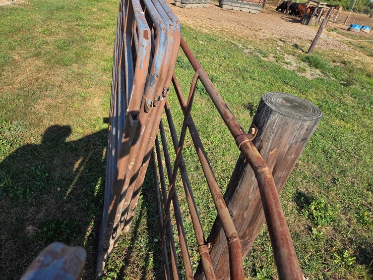 (4)-16'-corral-gates-image-5
