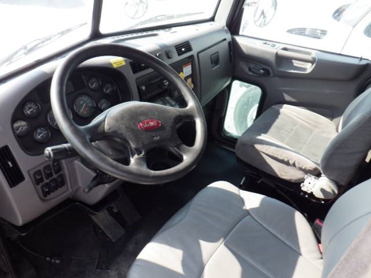 2014-peterbilt-337-image-14
