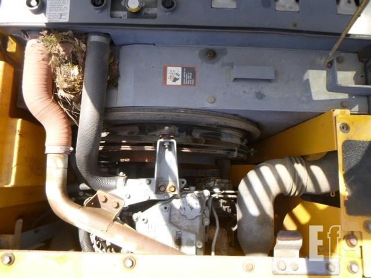 2011-deere-225d-lc-image-35