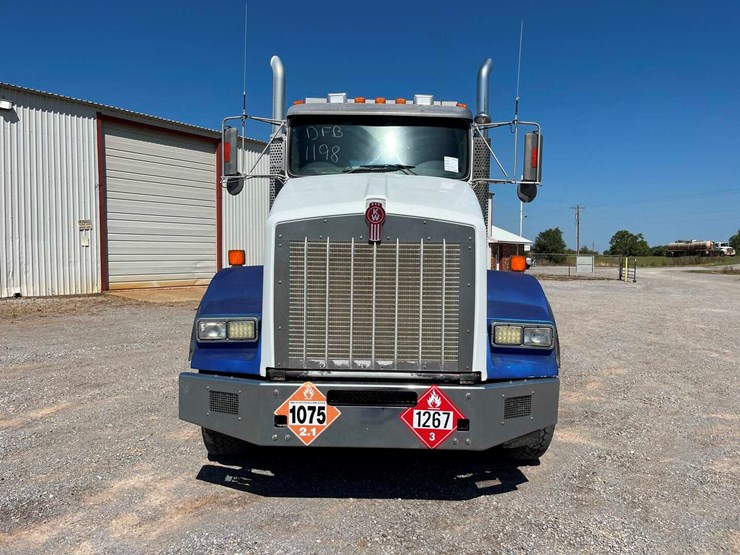 2015-kenworth-t800-image-2