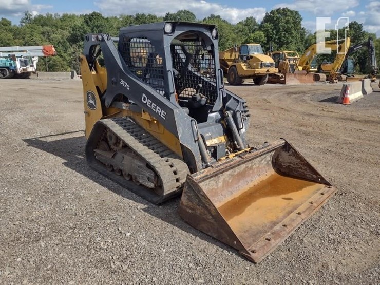 2022-deere-317g-image-40