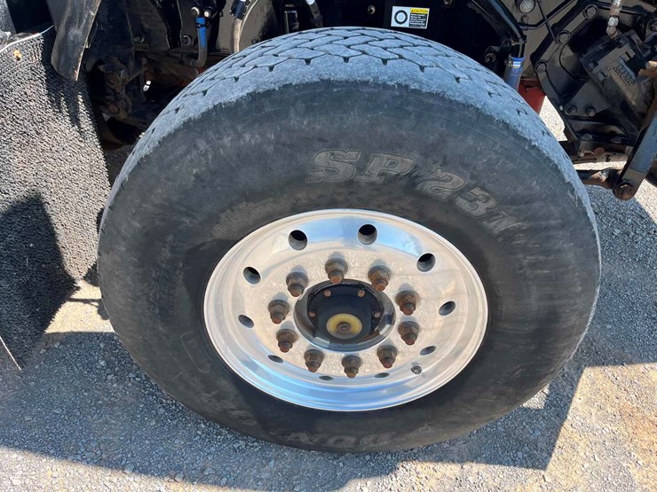 2015-kenworth-t800-image-19