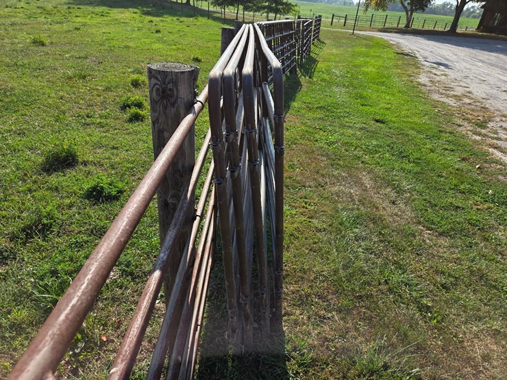 (4)-16'-corral-gates-image-3