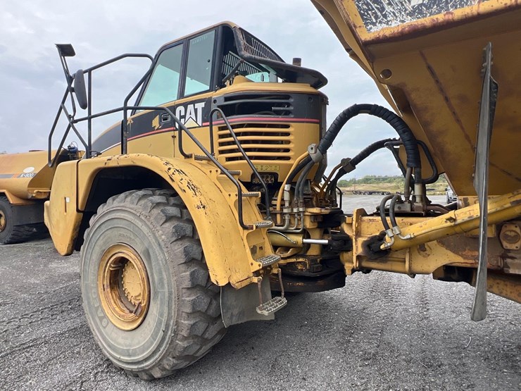 caterpillar-740-image-8