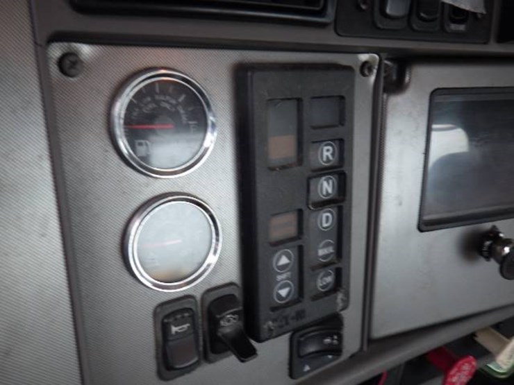 2011-kenworth-t370-image-12