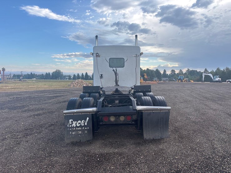 2004-kenworth-w900l-image-8
