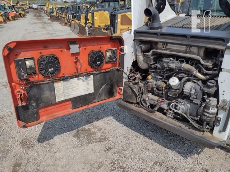 2016-bobcat-t770-image-38